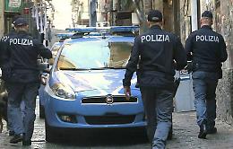 Aggredisce dipendenti di un albergo e poliziotti, arrestato 27enne