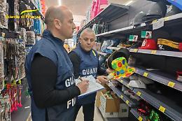 San Valentino: maxi sequestro di articoli contraffatti e non sicuri nel Napoletano