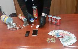 Droga in confezioni di cioccolata e patatine, un arresto
