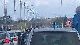 Esce dall’auto per recuperare i soldi volati dal finestrino: Marco muore travolto in autostrada
