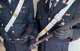 Minorenne alla guida forza posto di blocco: in auto un coltello e una mazza da baseball