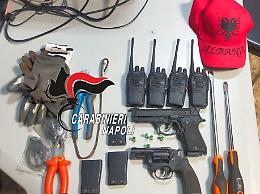 Kit del rapinatore in auto, indagini in corso