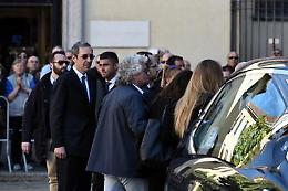 L’addio a Casaleggio al grido di “onestà”