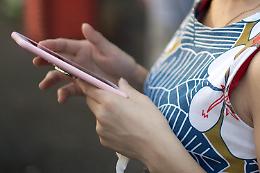 Chiamate call center su fisso e cellulare, come bloccarle: cosa bisogna fare