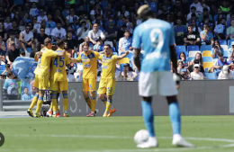 Il Napoli spreca, il Frosinone pareggia e i tifosi contestano