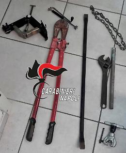 Frattamaggiore, trovati con cric e arnesi per lo scasso: presi