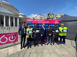 Eroi della sicurezza, premiazione alla partenza del Giro
