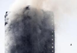Londra, grattacielo in fiamme, almeno 6 i morti. Si teme il crollo