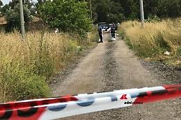 Roma, due corpi carbonizzati in un'auto