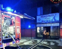 Incendio al Palamaggiò, la pista è dolosa