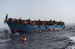 Migranti, 11 positivi al Covid tra i 60 sbarcati a Pozzallo
