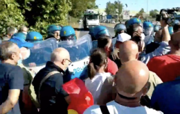 Whirlpool, operai bloccano la Statale Appia