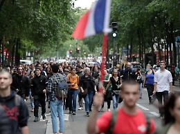 Covid Francia, manifestazioni contro il green pass