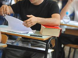 Scuola, nuovo contratto: aumento stipendio 124 euro per insegnanti