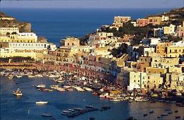 Falso allarme bomba al porto di Ponza, ma è la vendetta di un ex marito