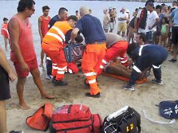 Si sente male in spiaggia, 11enne salvato dai volontari della Croce Rossa
