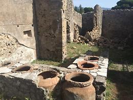 Scavi Pompei, si sbriciola un altro muretto