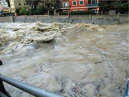 Maltempo, <br>si cerca auto trascinata <br>dal fiume <br>nel Piacentino