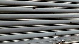 Dieci colpi di pistola contro pescheria a Pozzuoli