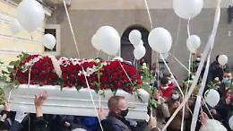 Funerali di Dora, lutto cittadino nel Salernitano