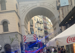 Calcinacci giù dal Ponte di Chiaia, intervengono i Vigili del Fuoco