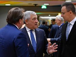 Migranti e Ong, Tajani: «Un conto è soccorso, un altro l'appuntamento in mare»