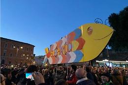Sardine a San Giovanni con l'Inno di Mameli