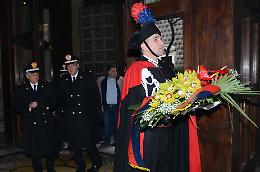 Il generale Tomasone depone fiori sulla tomba di Salvo D'Acquisto