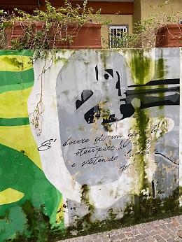 Napoli, Europa verde: «Cancellato murale Siani, abbandonato nel degrado»