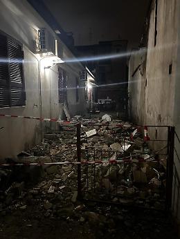 Secondigliano, crolla solaio di una palazzina: nessun ferito