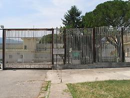 Droga e cellulari in carcere, blitz e arresti