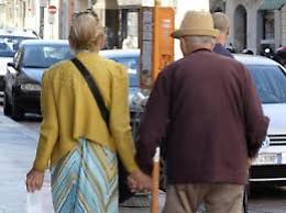 Tentano di truffare 1.500 euro a una 90enne: presi