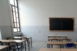 Coronavirus, Lopalco: «Riaprire le scuole subito è rischioso»