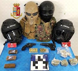 Sequestrate armi e droga a Pianura