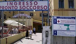 Accoltellato in pieno giorno, 59enne in ospedale