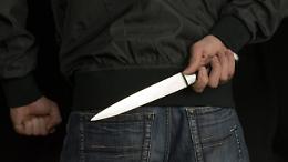 Ercolano, picchia la compagna e si barrica in casa armato di coltello