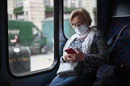 Mascherine al chiuso, stop obbligo da oggi 15 giugno: cosa cambia
