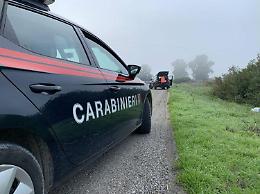  45enne uccide la moglie a coltellate e fugge