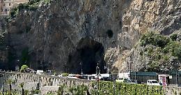 Parcheggio in grotta sito Unesco: sequestro in costiera amalfitana