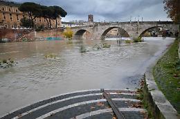 Maltempo a Roma, innalzamento del livello del Tevere: banchine chiuse