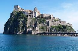 Bancarotta ed evasione fiscale, sequestrato il Castello Aragonese a Ischia