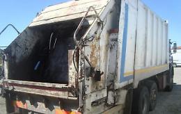Blitz allo Stir di Giugliano, sequestrati 5 camion dei rifiuti 