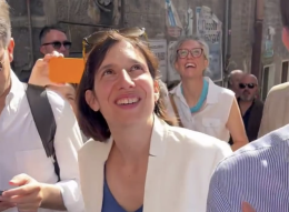 Schlein a Napoli, evita le domande su De Luca