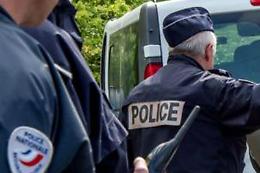 Parigi, grida "Allah" e aggredisce militare con coltello