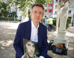 Manfredi con disco di Springsteen: Napoli tornerà al centro della musica