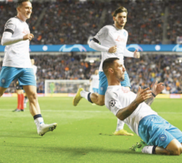 Champions, Napoli spettacolare: vince anche a Glasgow e domina il girone A