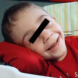 Gabriele ha una malattia rarissima, l'appello dei genitori: aiutiamo la ricerca