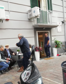 Napoli, ordigno esplode davanti a nota cioccolateria di Mergellina