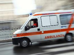 Ciclista investito da ambulanza, è grave