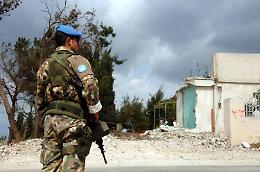 Razzo su base Unifil in Libano. Crosetto: «Se servirà, rientro in Italia per nostri militari»